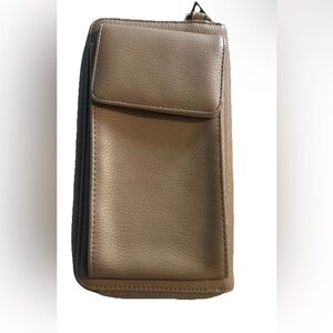 Women’s Beige Zip-Around Wallet Folding Credit Card Solid Pattern